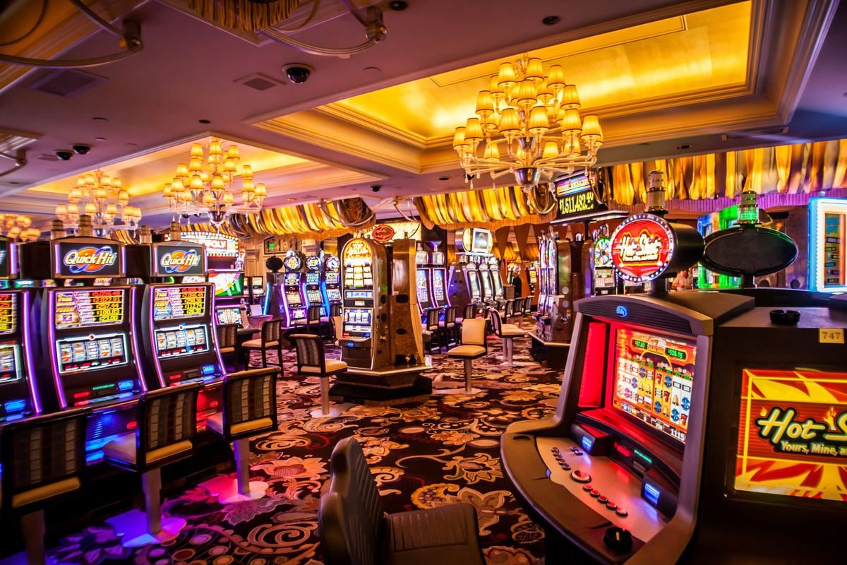 ganda303 platform interface showing Liga 1 fixtures and live-casino tables